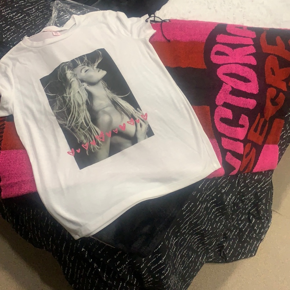 Nib-Vs Supermodel Tee And Blanket - image 1